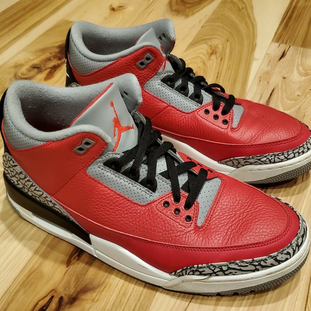 Nike AIR JORDAN Sneakers - 3 Retro SE in Fire Red Leather